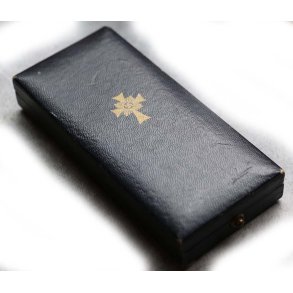 German WW2 Mother's Cross in Gold with case of issue 'Alois Rettenmaier'