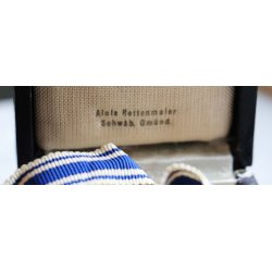 German WW2 Mother's Cross in Gold with case of issue 'Alois Rettenmaier'