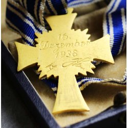German WW2 Mother's Cross in Gold with case of issue 'Alois Rettenmaier'