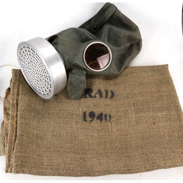 German WW2 RAD gas mask with bag