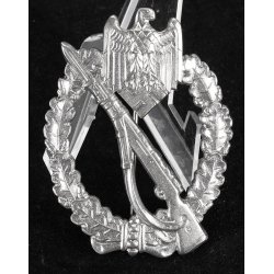 German WW2 Infantry assault badge in silver 'Deumer' 'Oval Crimp' - Minty!