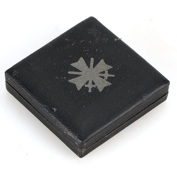 German WW2 War merit cross 1 cl 1939 with swords '1' cased