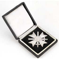 German WW2 War merit cross 1 cl 1939 with swords '1' cased