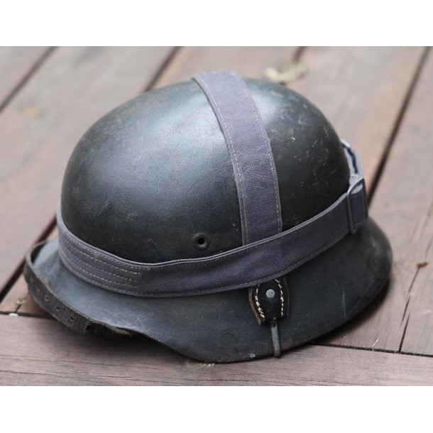 German WW2 Luftwaffe Single Decal M40 Helmet with bread strap 'EF64'