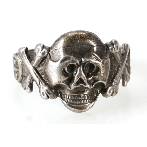German WW2 Skull/Totenkopf kantinen ring