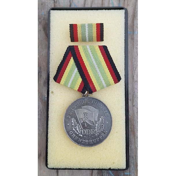 DDR, Grenztruppen Treue Dienst Medaille - Silver