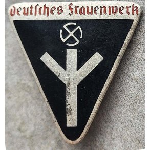 German WW2 Deutsches Frauenwerk member's badge 'M1/105'