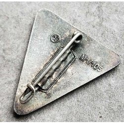 German WW2 Deutsches Frauenwerk member's badge 'M1/105'