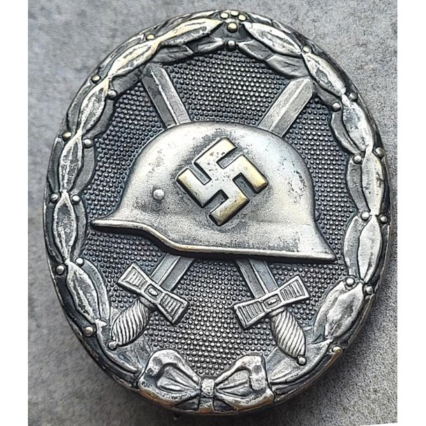 German WW2 Wound badge in silver 1939 � 'L/17' Hermann Werstein, Jena