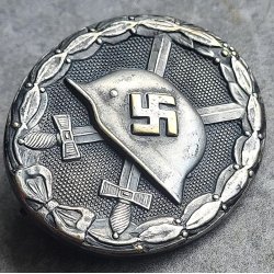 German WW2 Wound badge in silver 1939 � 'L/17' Hermann Werstein, Jena