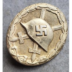 German WW2 Wound badge in gold 1939 � 'L/17' Hermann Werstein, Jena