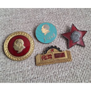 Chinese Mao Zedong propaganda pins