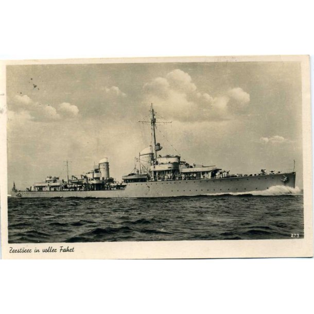 Kriegsmarine Destroyer in high speed