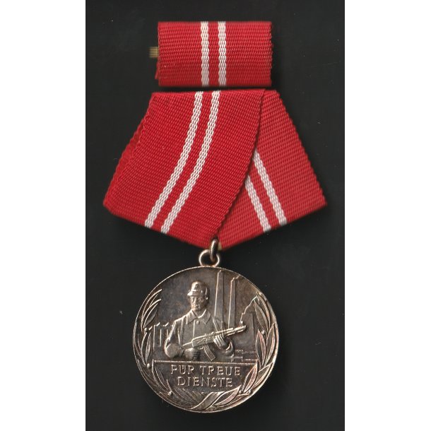 DDR, Kampfgruppen Treue Dienst Medaille - Silver