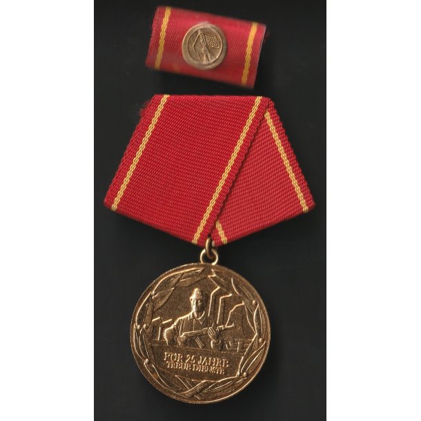 DDR, Kampfgruppen Treue Dienst Medaille - Gold (25 Years)