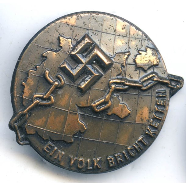 German WW2 Ein volk bricht ketten badge