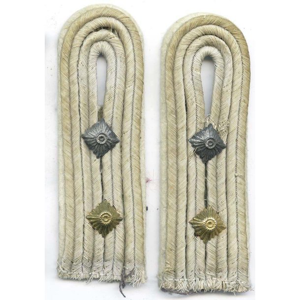 German WW2 Army Infantry Hauptmann�s shoulder boards