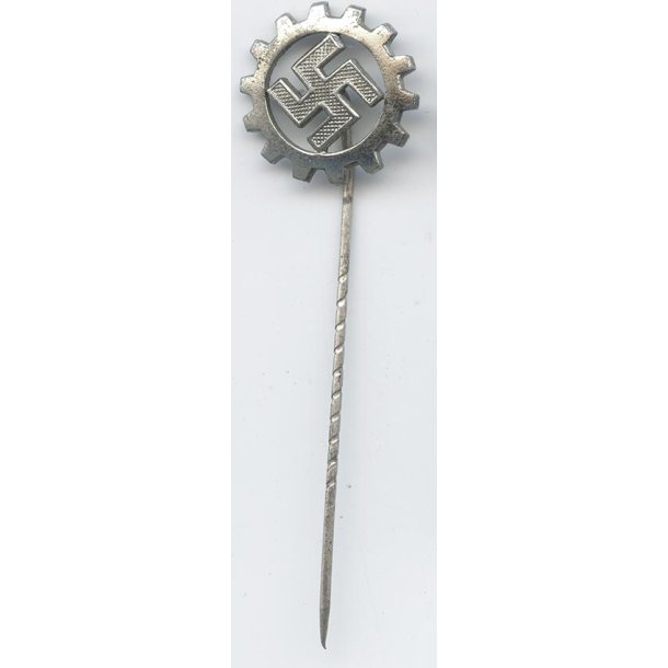 German WW2 DAF member's pin '16'