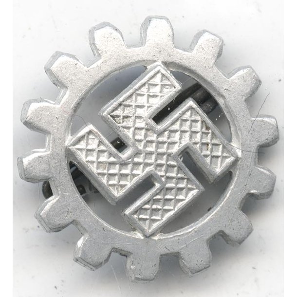 German WW2 DAF member's pin 'RZM M1/17'
