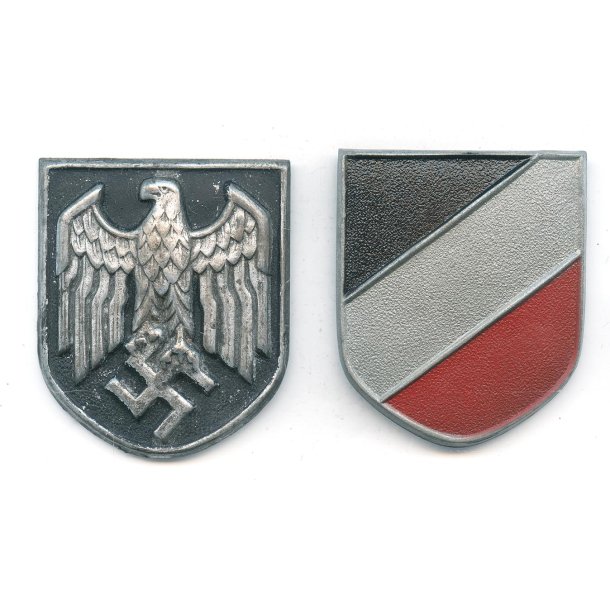 German WW2 Army Tropical pith helmet insignia set