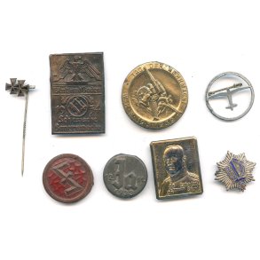German WW2 8 x small badges etc