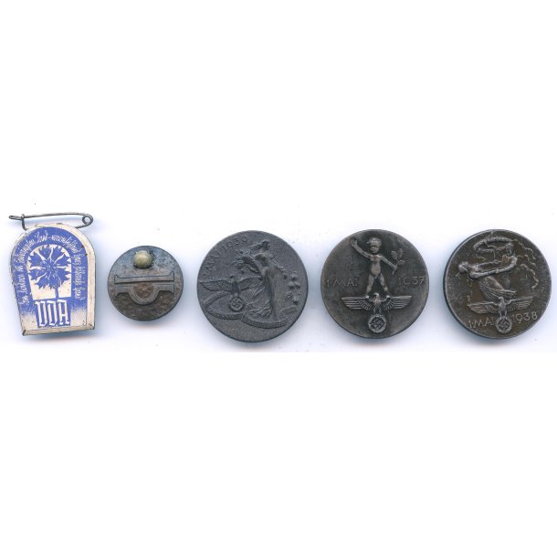 German WW2 5 x small badges