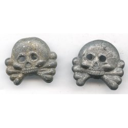 German WW2 Panzer collar tab skulls/totenkopf (Uniform removed)