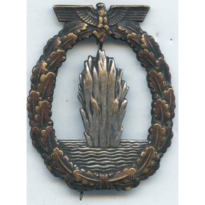 German WW2 Kriegsmarine Mine Sweeper badge 'Schwerin'