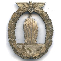 German WW2 Kriegsmarine Minesweeper badge with diamonds 'RK'