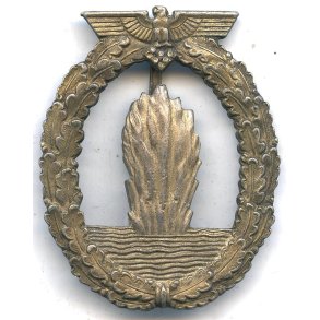 German WW2 Kriegsmarine Minesweeper badge with diamonds 'RK'