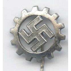 German WW2 DAF member's pin '16'