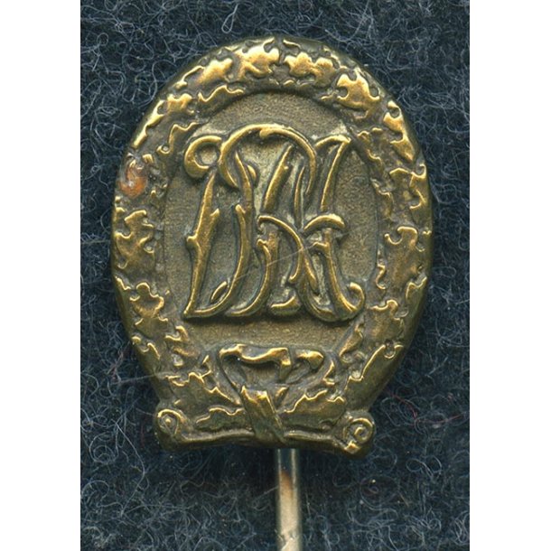 German WW2 DRA sports badge in bronce miniature 'Lauer'