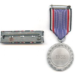 German WW2 Air Raid Protection / Luftschutz medal 2nd class with ribbon bar