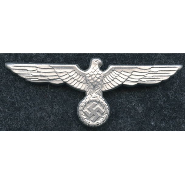  German WW2 Army EM/NCO/Officer's visor cap eagle in metal "Assmann"