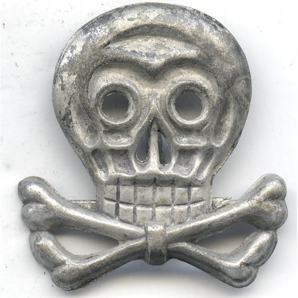 German WW1/WW2 Braunschweig IR-92/HR 17 Totenkopf cap badge
