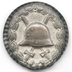 German WW1 Wound badge in silver 1914-1918  Screw back 'Deumer'