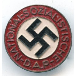 German WW2 NSDAP member's badge 'M1/42'