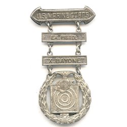 US WW2 Marine Corps Expert marksman badge with Ex. Pistol &amp; Ex. Bayonet qualification bar