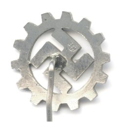 German WW2 DAF member's pin '16'