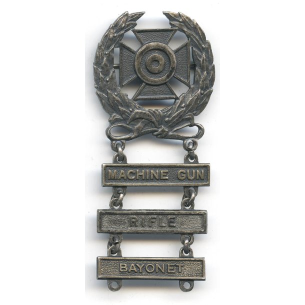 US WW2 Expert marksman badge with Machine gun, Rifle &amp; Bayonet qualification bar