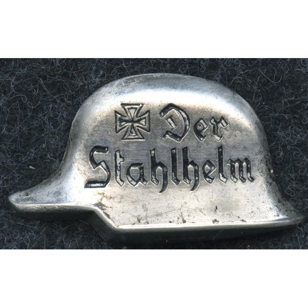 German WW2 Der Stahlhelm - member's badge 'W.D'