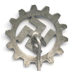 German WW2 DAF member's pin 'RZM 72'