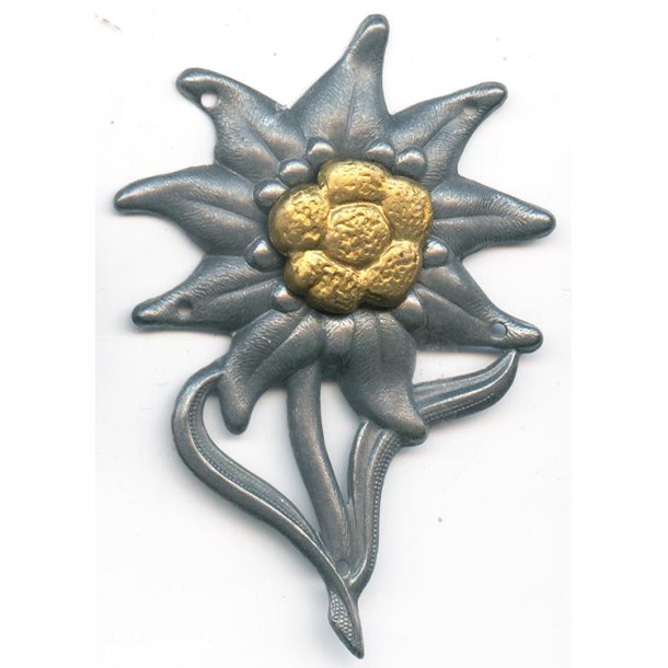 German WW2 Gebirgsj�ger Edelweiss cap badge