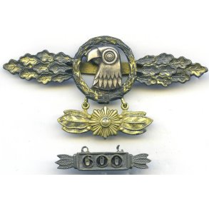 German WW2 Luftwaffe Reconnaissance(Aufkl�rer) clasp in Gold with star pendant