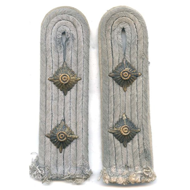 German WW2 Army Infantry Hauptmanns shoulder boards