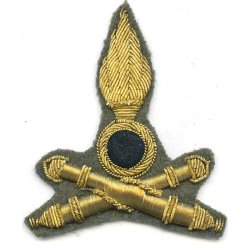 Italian WW2 Artillery Officer's cap badge of the Royal Italian Army