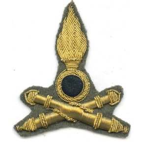 Italian WW2 Artillery Officer's cap badge of the Royal Italian Army