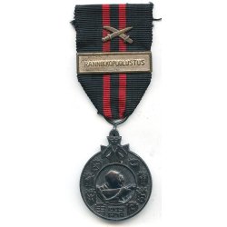Finnish WW2 Winter war medal with swords for combatants 'RANNIKKOPUOLUSTUS'