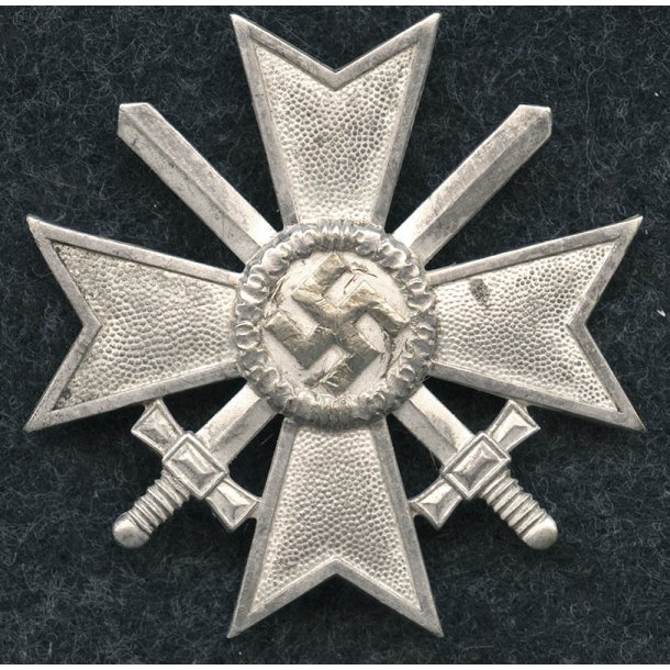 War merit cross 1 cl 1939 with swords '84'