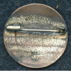 German Red Cross / Deutsches Rotes Kreuz 'Helferin' badge